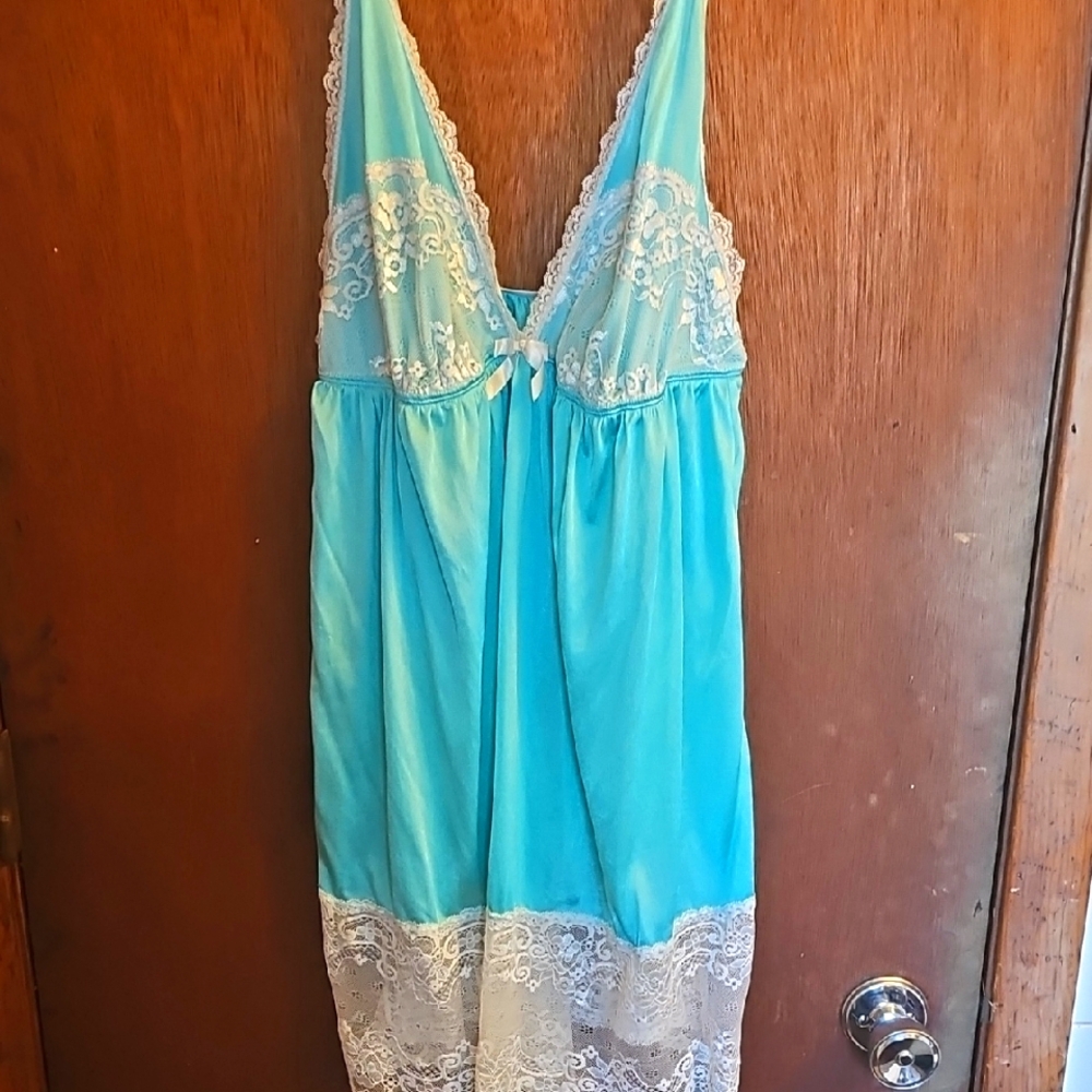 Elegant Lace Trim Blue Nightgown